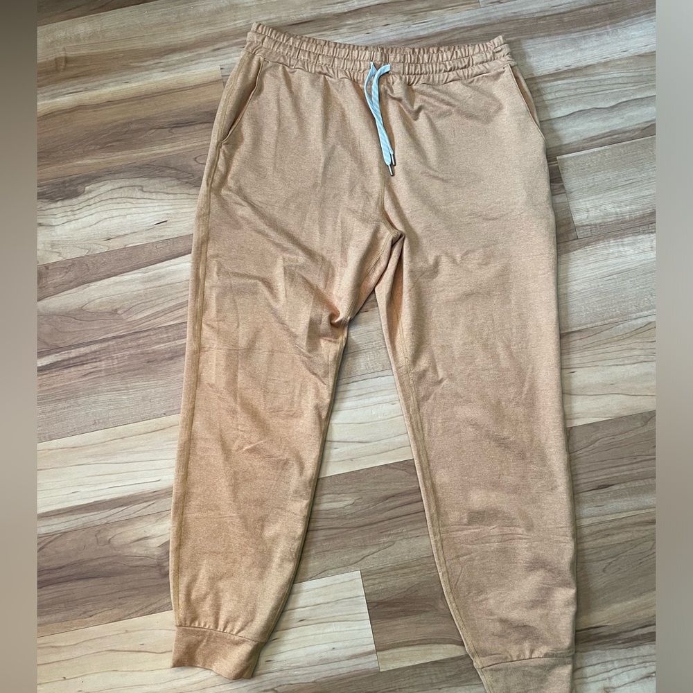 Vuori Performance Joggers: Medium